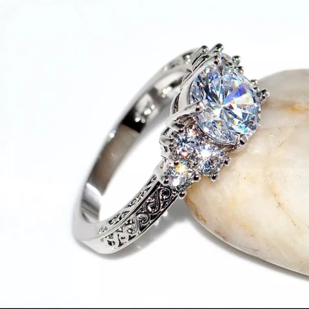 VVS 14k white gold Diamond Ring size 7